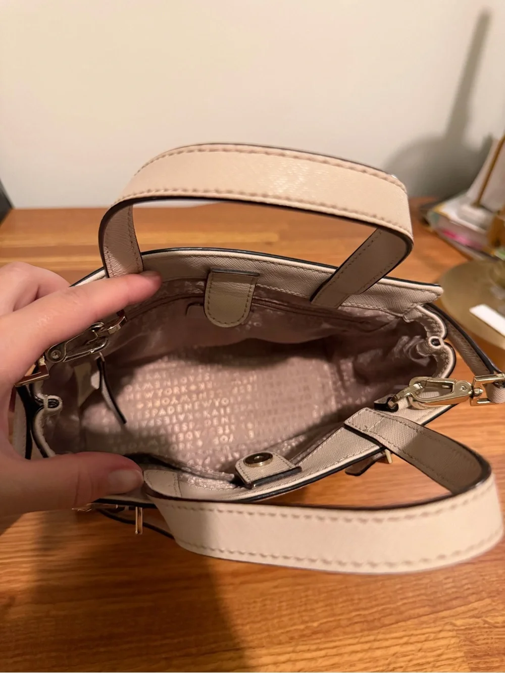 Kate Spade New York Beige Milton Land Saffiano Leather handbag